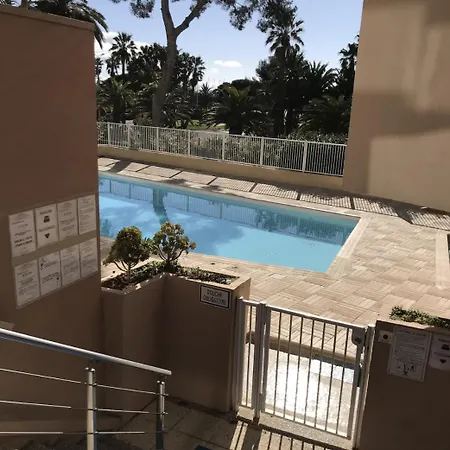 Avec Terrasse, Front De Et Proche Du Centre * Saint-Raphael (Var)